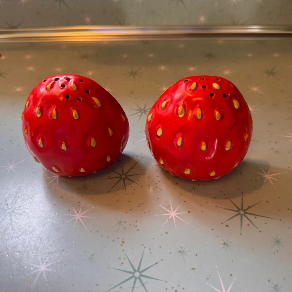 Vintage‎ Strawberry Salt & Pepper Shaker Set Ceramic Kitsch Kitchen Cottagecore